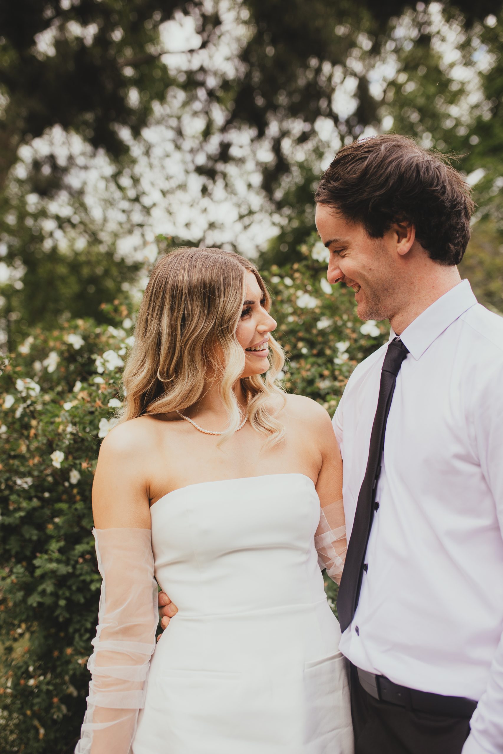Couple portrait in London, modern and understated elopement style