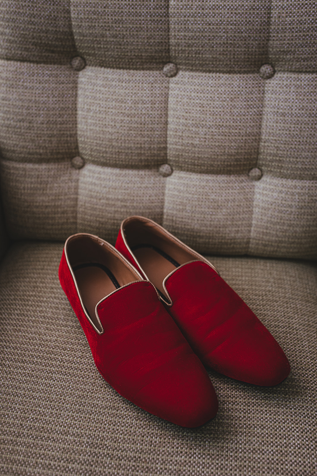 Detail photo of the groom's shoes 