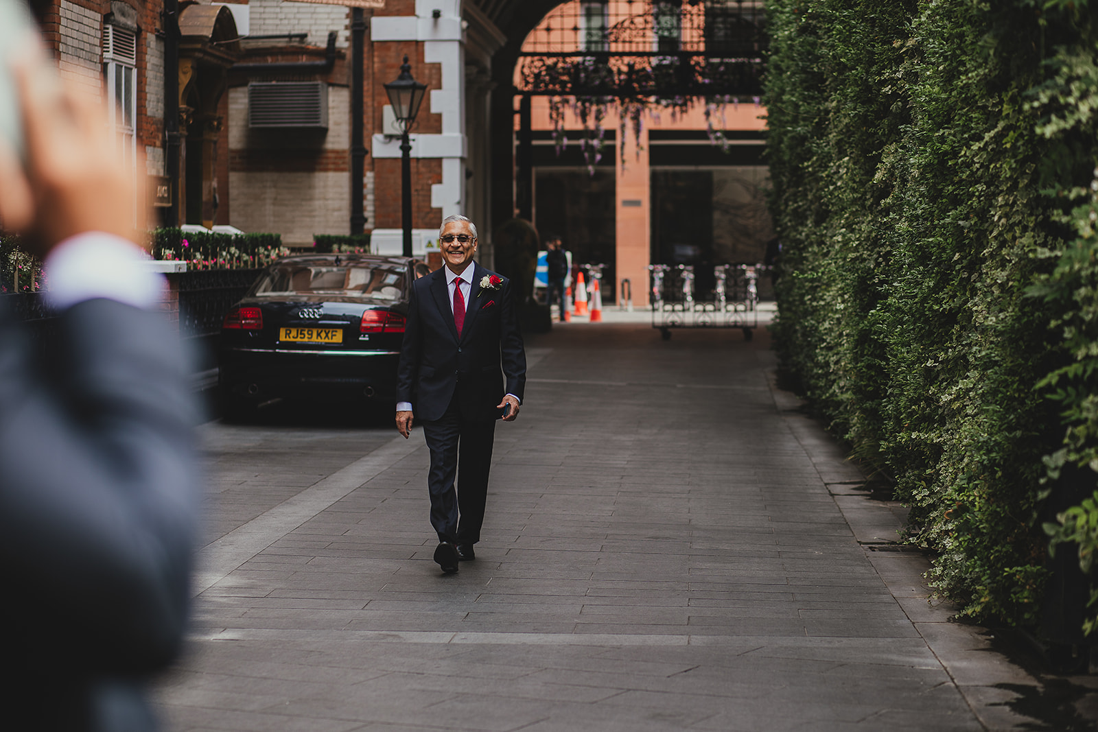 Father of the groom arriving at the Taj