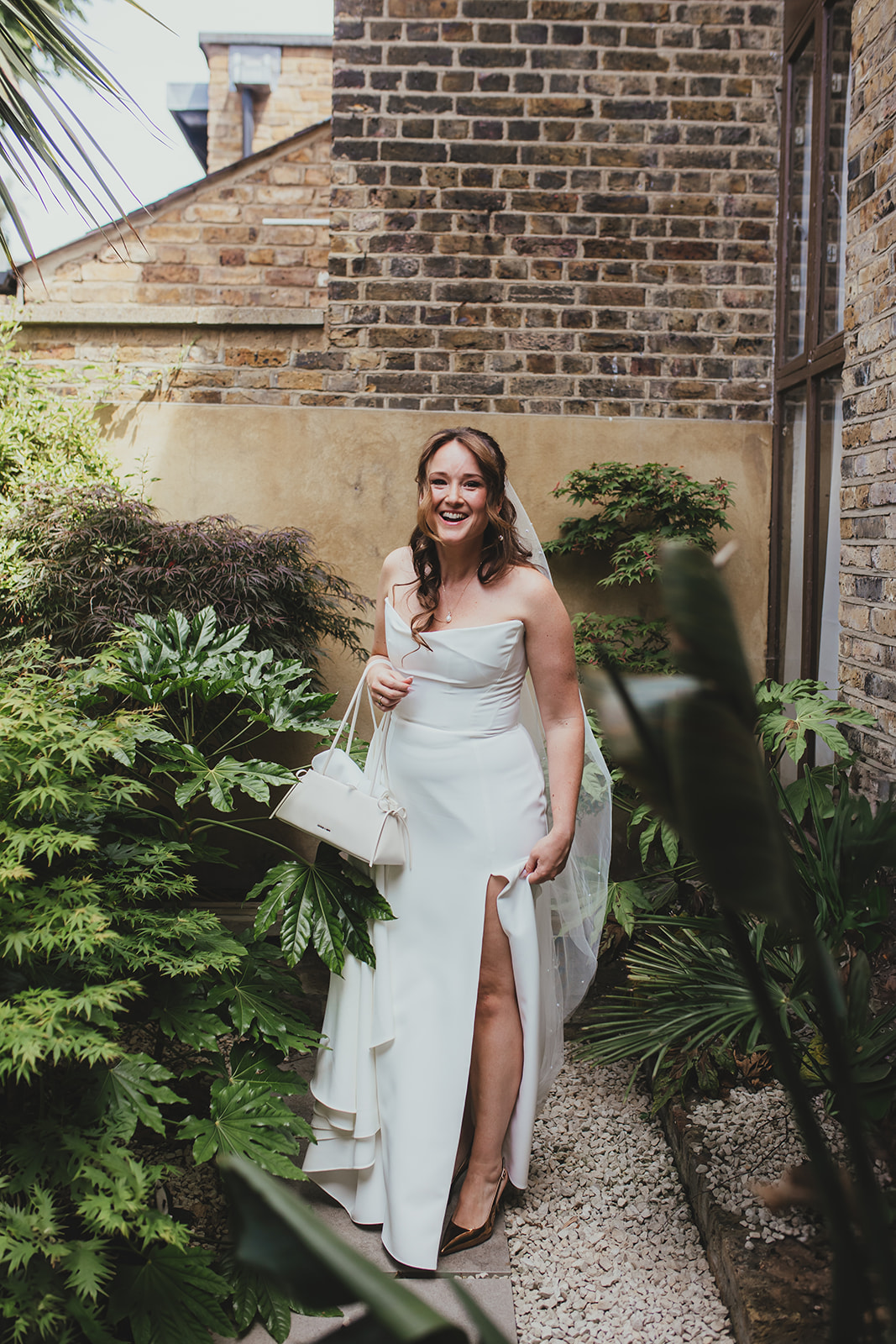 Bridal protrait, Wedding morning preparation, London wedding, Islington Town Hall